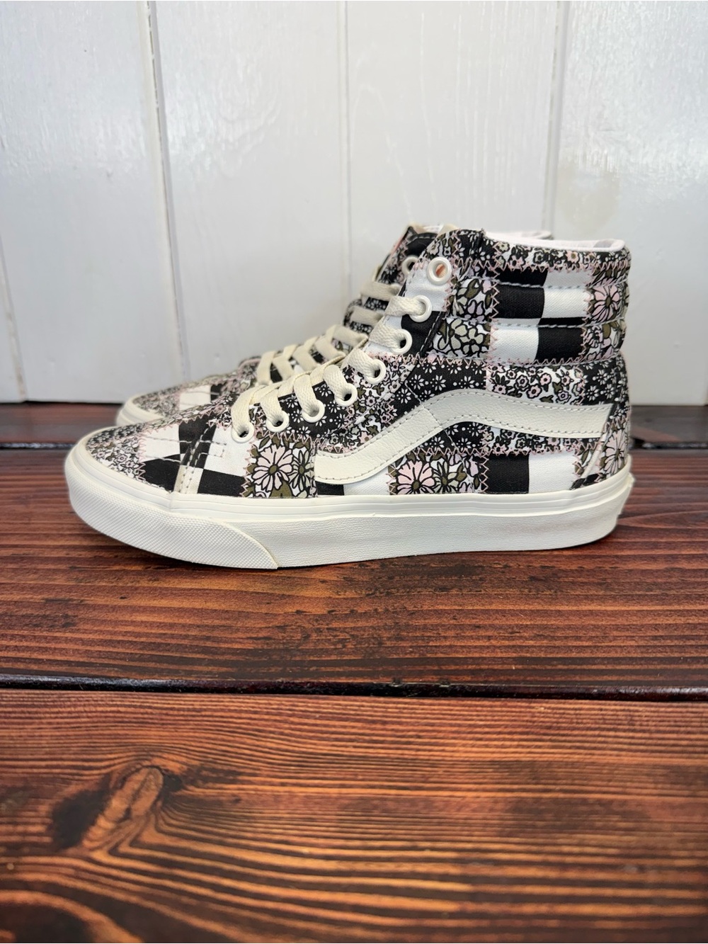 Vans Sk8-Hi Patchwork Floral Multi Marshmallow Sneakers – Women’s 7 / Men’s 5.5
